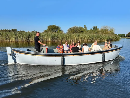 Ruime luxe sloep met schipper